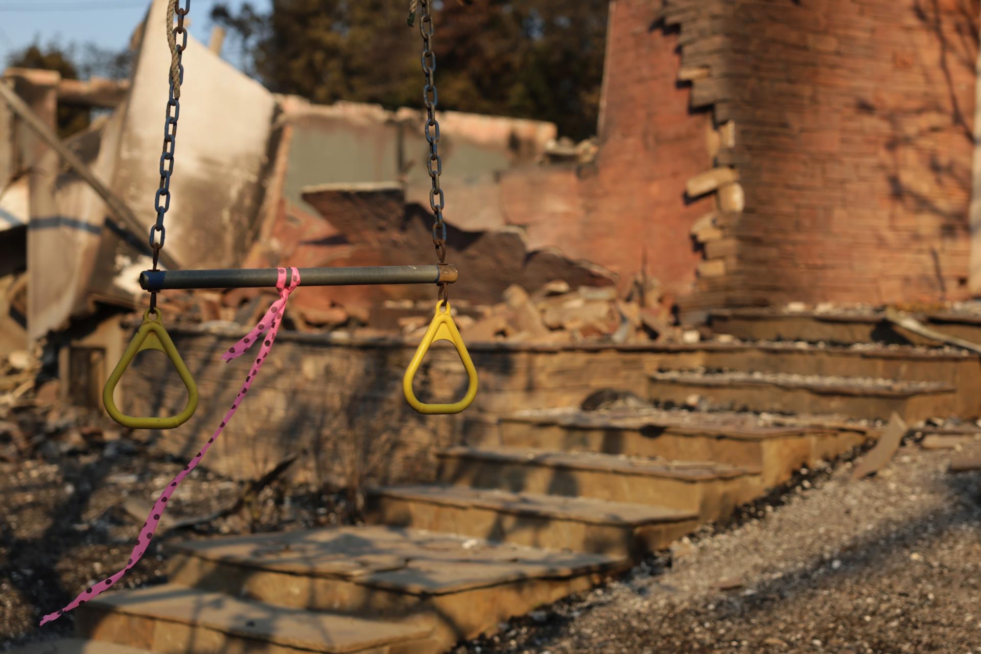 Número de personas fallecidas por incendios en Los Ángeles sube a 16
