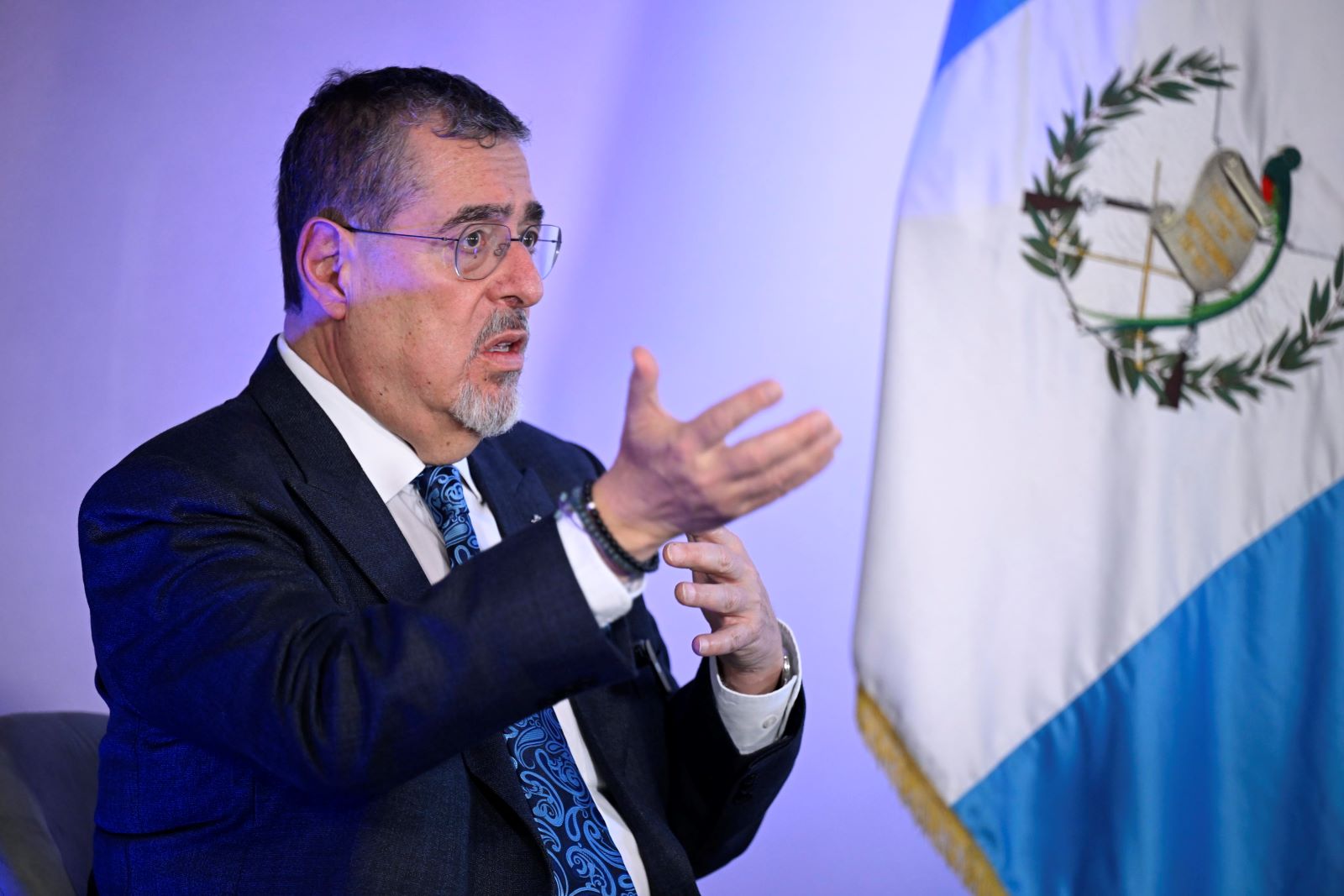 El presidente Bernardo Arévalo felicita al nuevo presidente de EE. UUl. Donald Trump, al asumir de nuevo la presidencia de ese país.