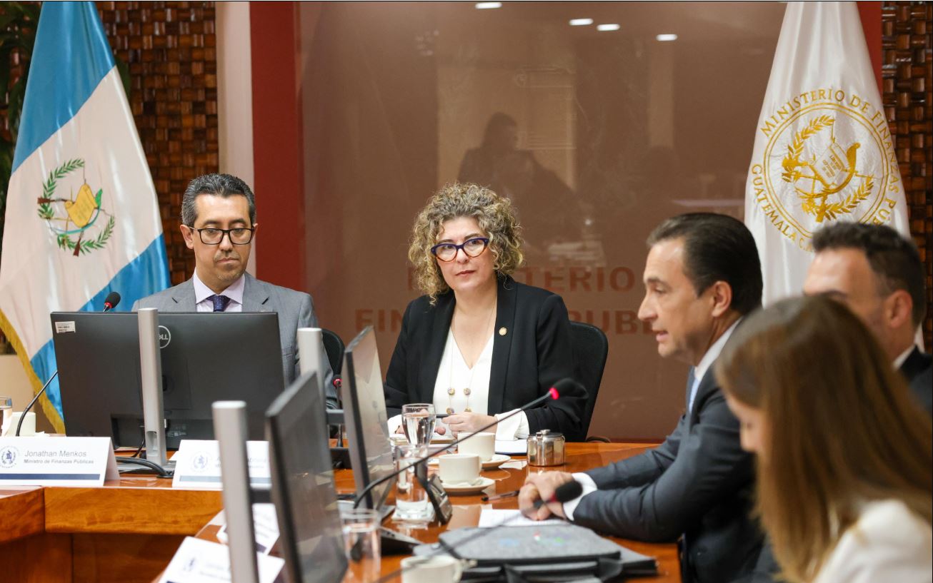 Autoridades de Finanzas y Economía se reúnen con empresarios de Italia para impulsar la atracción de inversiones. / Foto: Minfin.