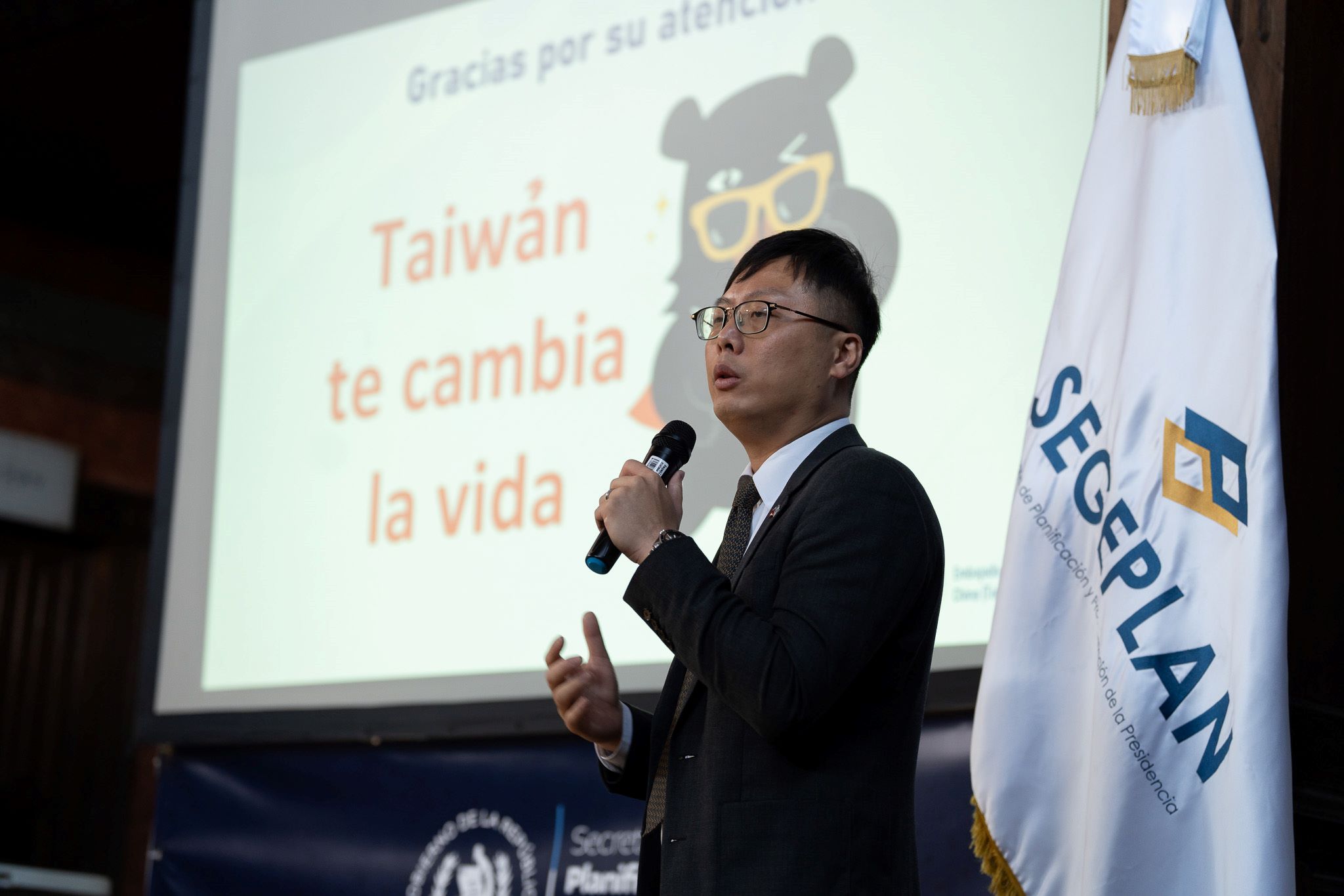 Un representante de la Embajada de la República de China (Taiwán) sobre los programas de becas de estudios superiores en ese país.