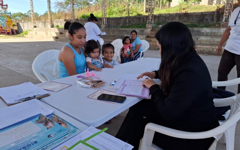 Brigadas nutricionales atienden a comunidades de Santa Rosa. / Foto: MSPAS.