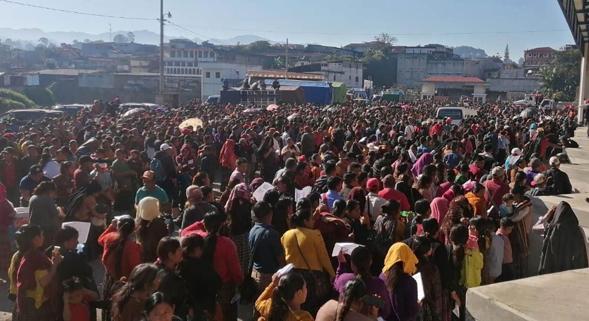 Productoras y productores de Alta Verapaz reciben bono campesino