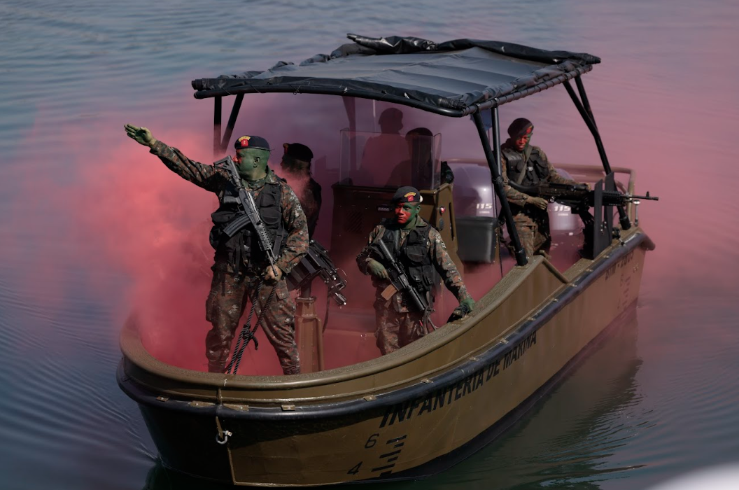 Botes de operaciones fluviales contribuirán a la seguridad del país. / Foto: Noé Pérez.