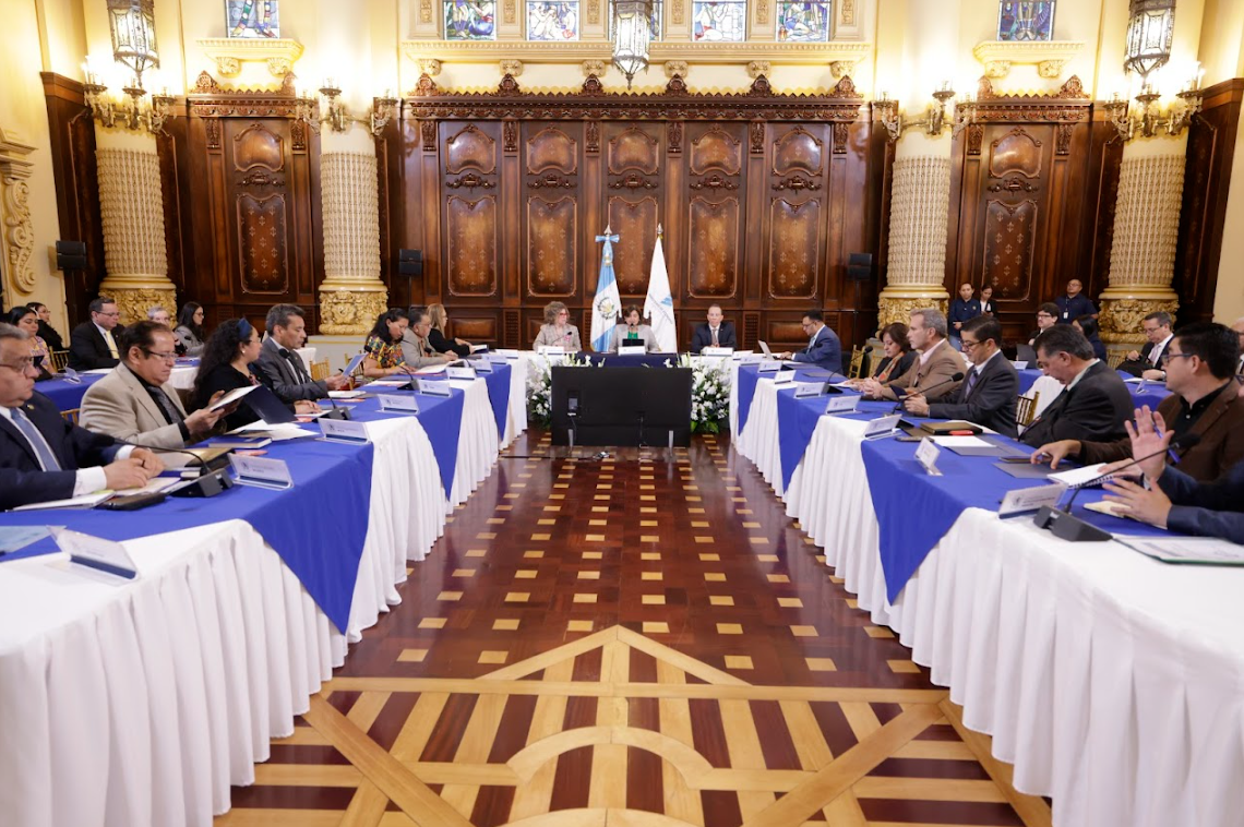 Gabinete Económico analiza planes a favor de retornados
