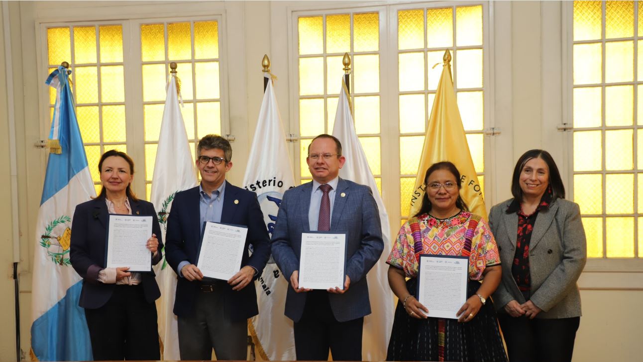 Entidades se alían para tratar la basura y aguas residuales a nivel municipal