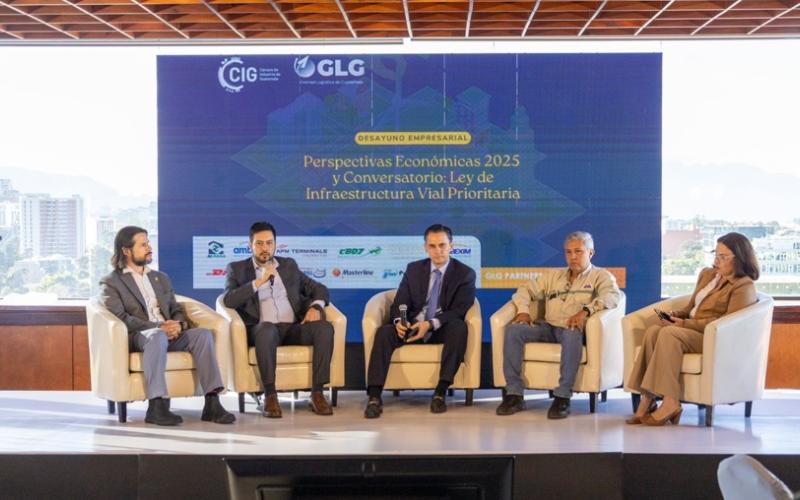 Conversatorio sobre Ley de Infraestructura Vial desarrollado recientemente. / Foto: CIV.