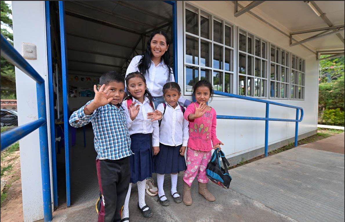 Gobierno de Arévalo espera superar las 22 mil escuelas remozadas en 2025