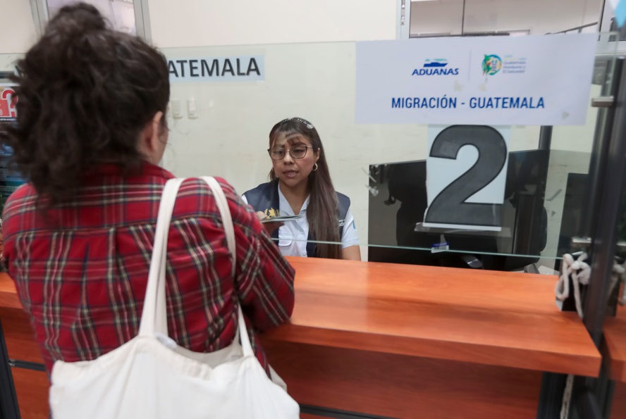 El IGM refuerza los controles migratorios debido al aumento de visitantes por la fiesta del Cristo Negro de Esquipulas.