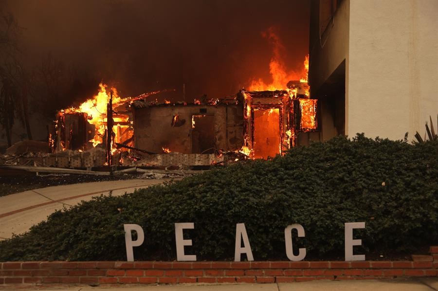 Incendios dejan muertos y desolación en Los Ángeles, Estados Unidos. / Foto: EFE.