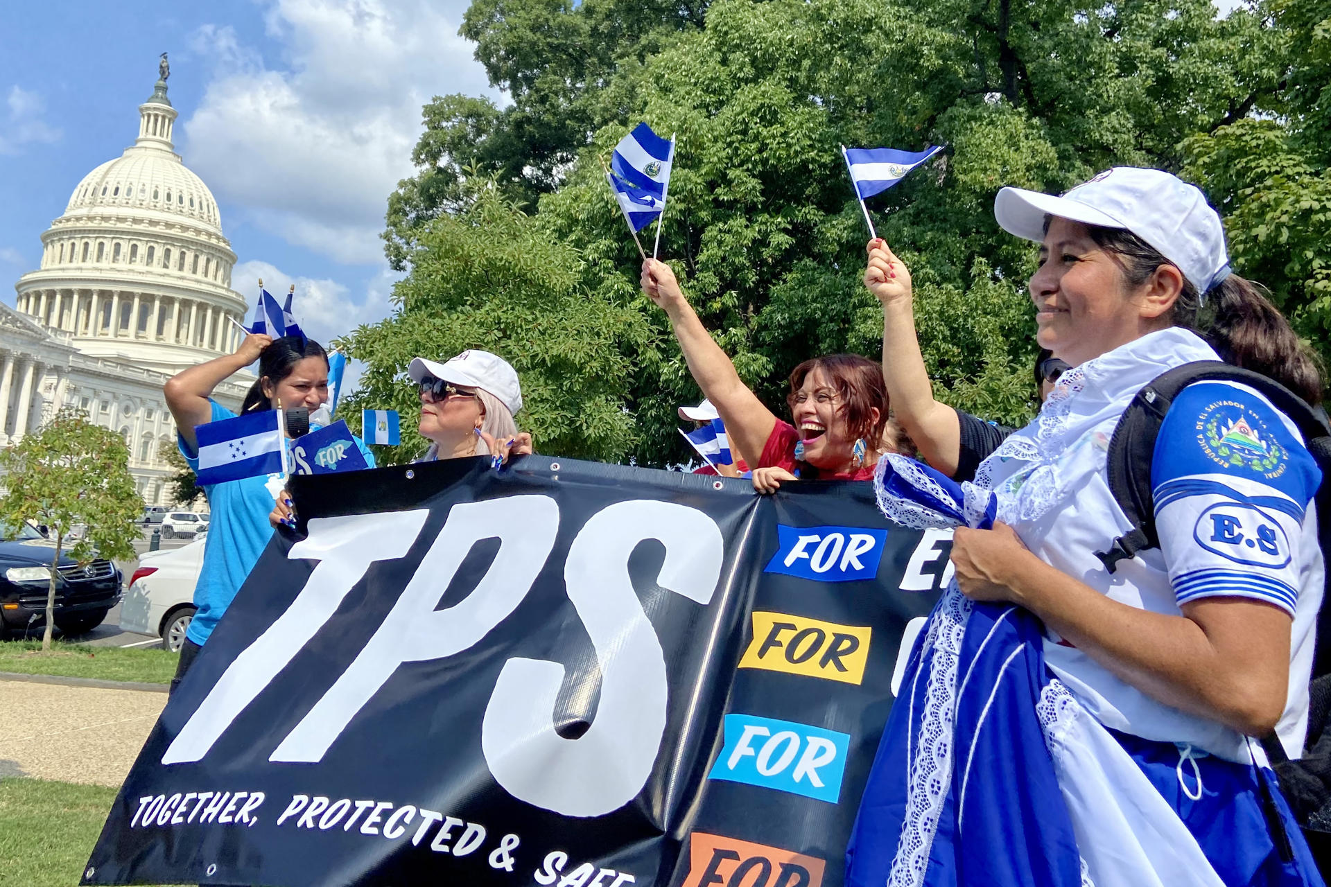 Guatemaltecos no pierden la esperanza de que Biden les apruebe el TPS esta semana