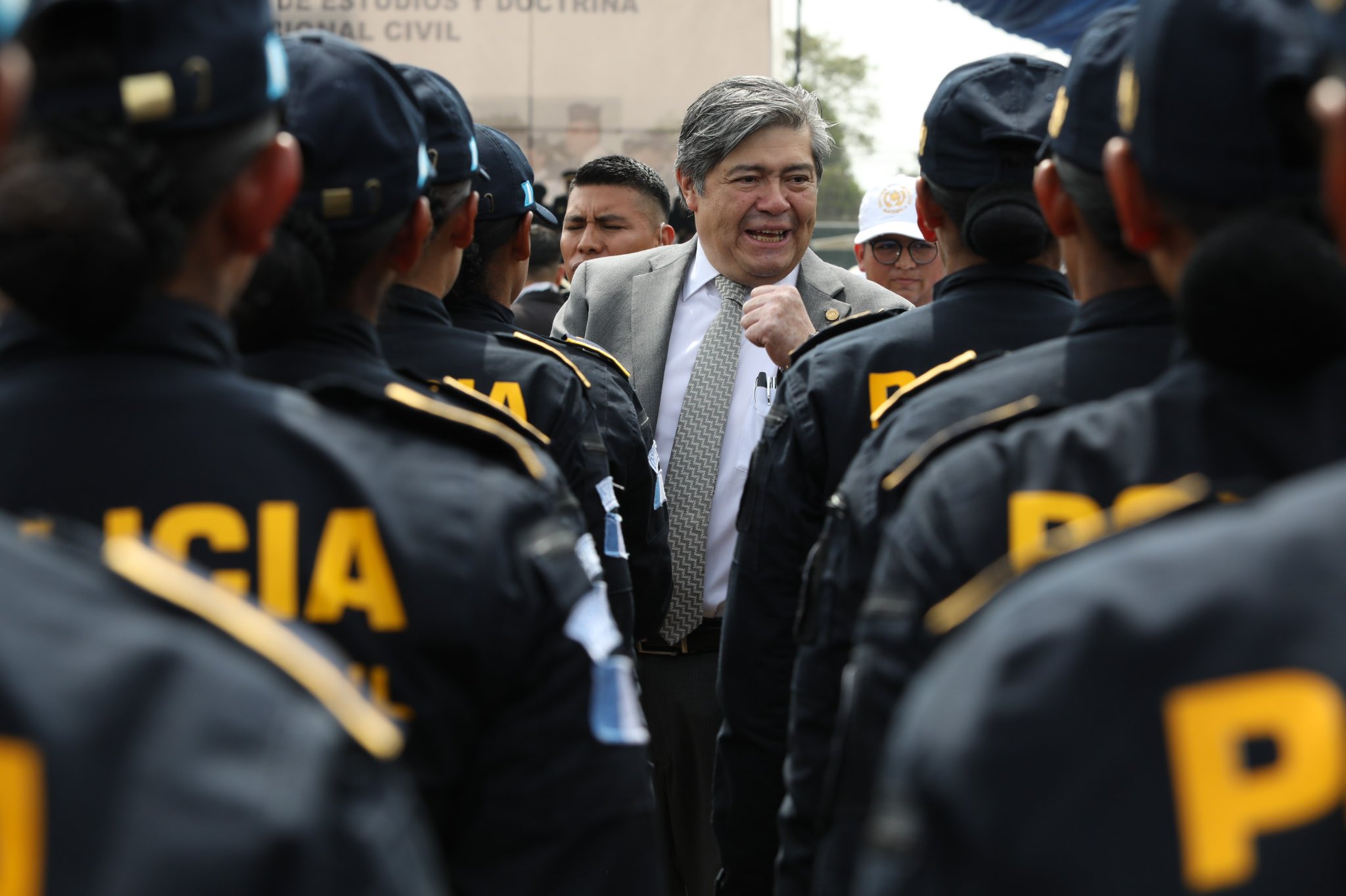 Ministro de Gobernación externa agradecimiento a fuerzas policiales este 1 de enero de 2025. / Foto: Mingob.