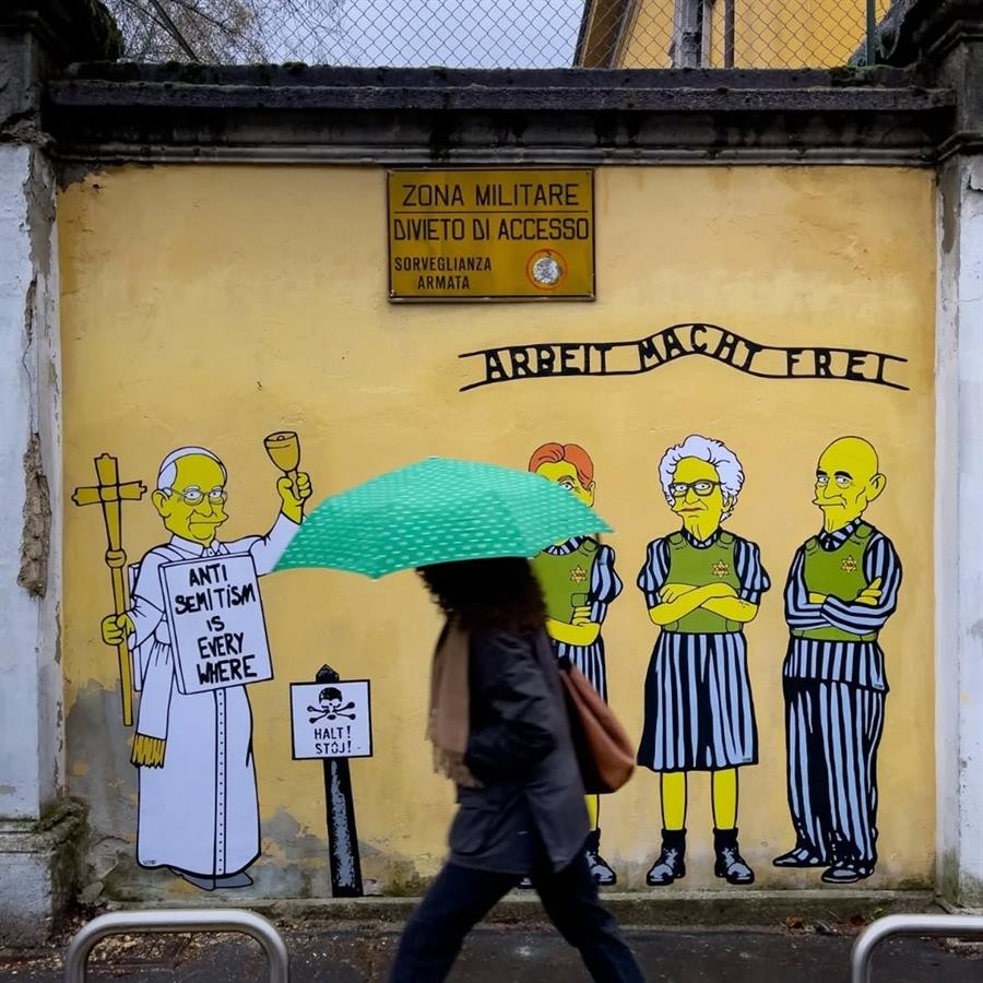 Mural en Milán contra las prácticas antisemitas y en recuerdo del Holocausto. / Foto: EFE.