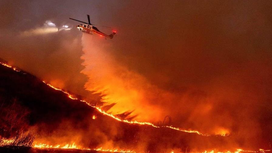 Nuevo incendio en vecino condado de Ventura mantiene crisis a una semana del inicio del fuego en California.
