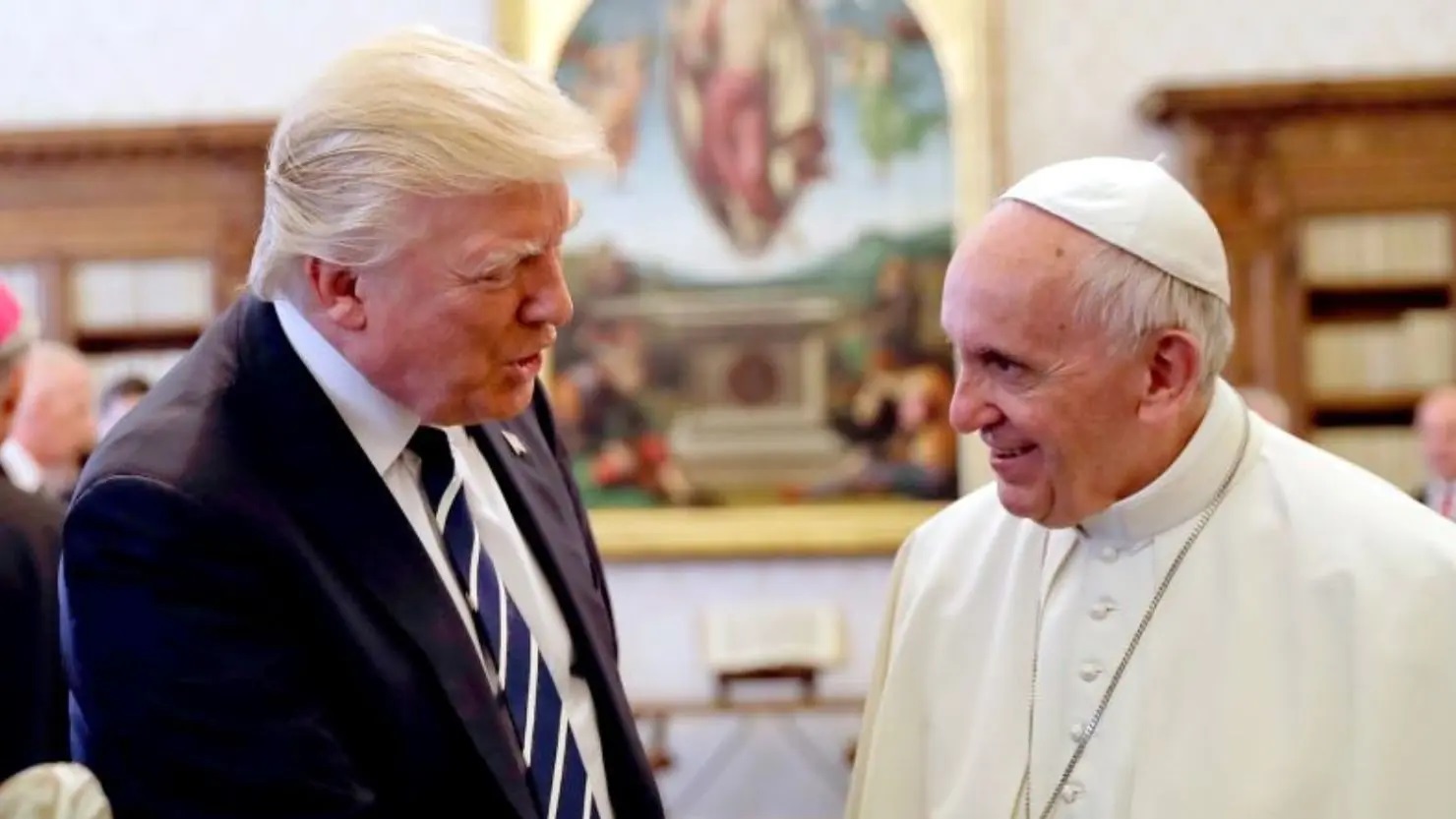 El papa anima a Trump a construir un país “sin odio o discriminación” y a promover la paz
