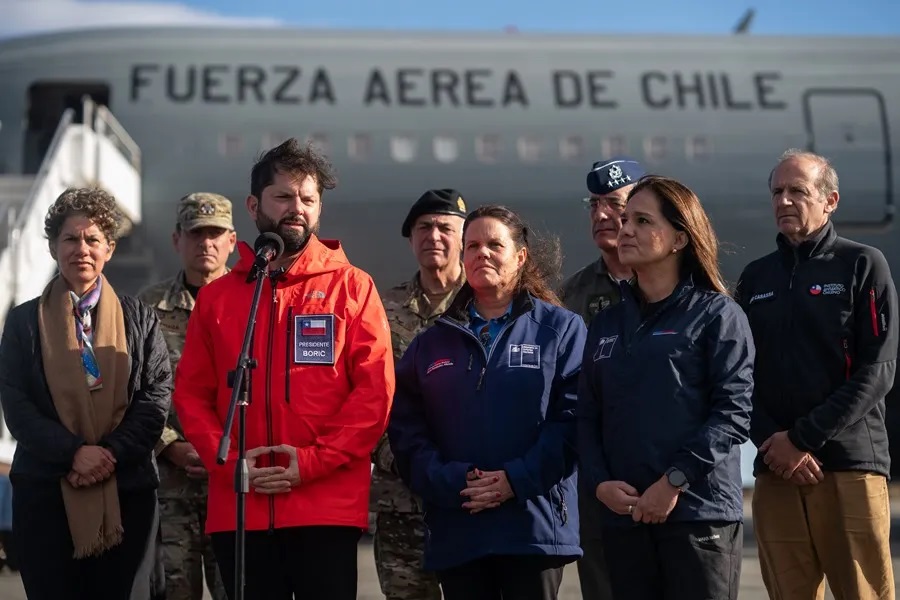 El presidente Gabriel Boric, junto a algunos de sus ministros, ratifica reclamo soberano sobre territorio antártico.