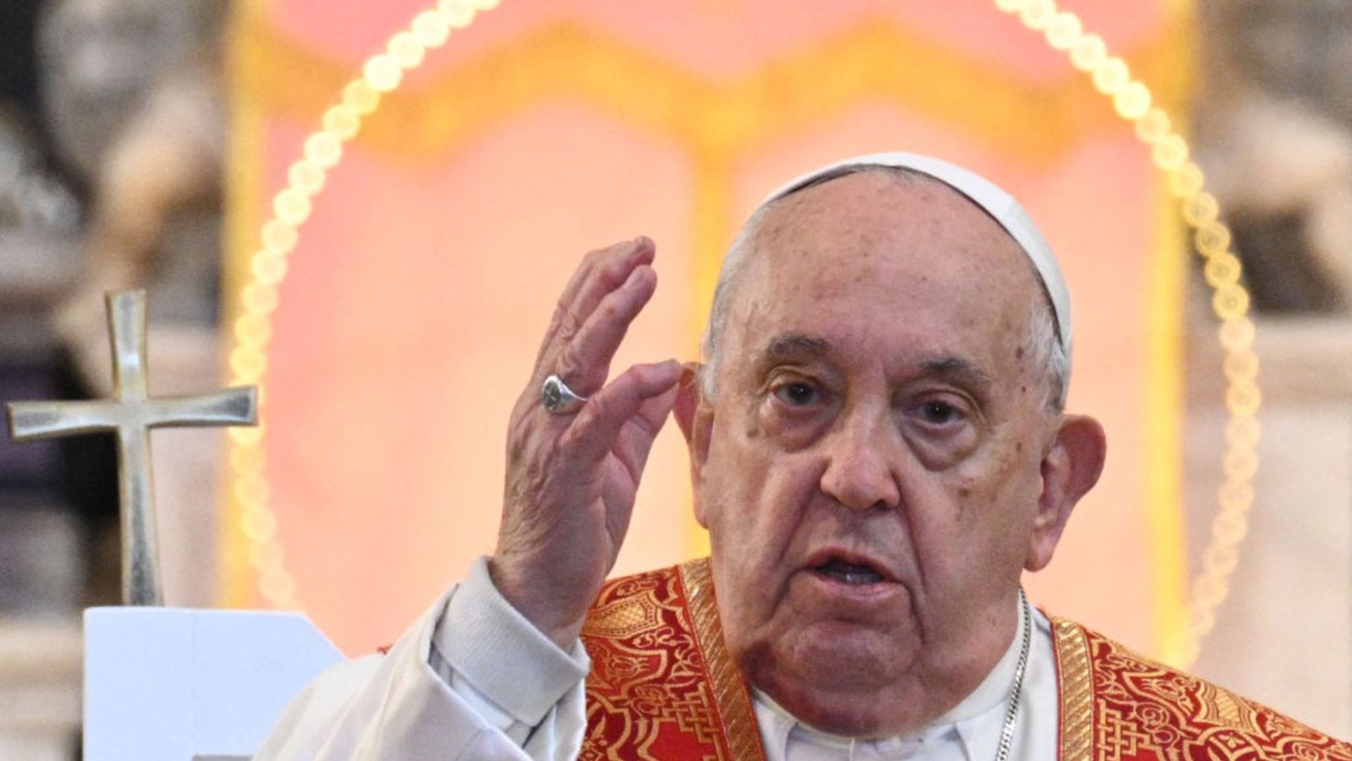 El papa dice que no se puede negar ni olvidar el Holocausto