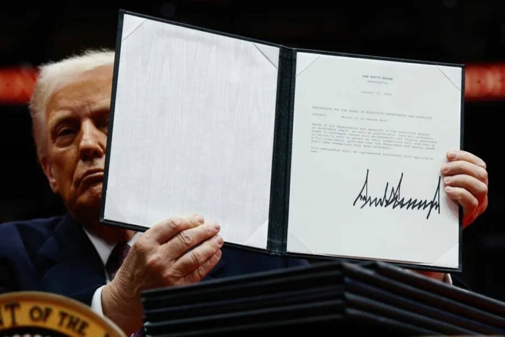 Entre las primeras medidas que adoptó el presidente estadounidense Donald Trump está el cierre de la página y las redes sociales de la Casa Blanca en español.