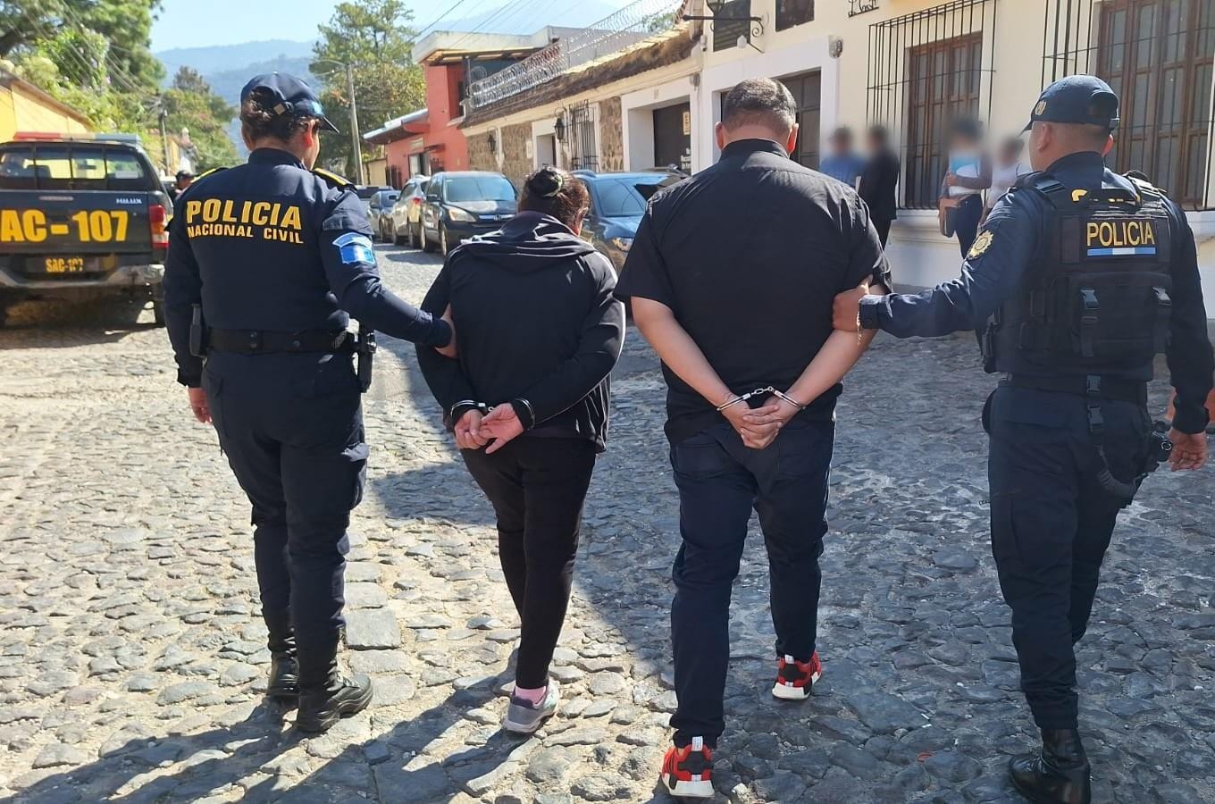 Madre e hijo capturados en Ciudad Vieja. / Foto: PNC.
