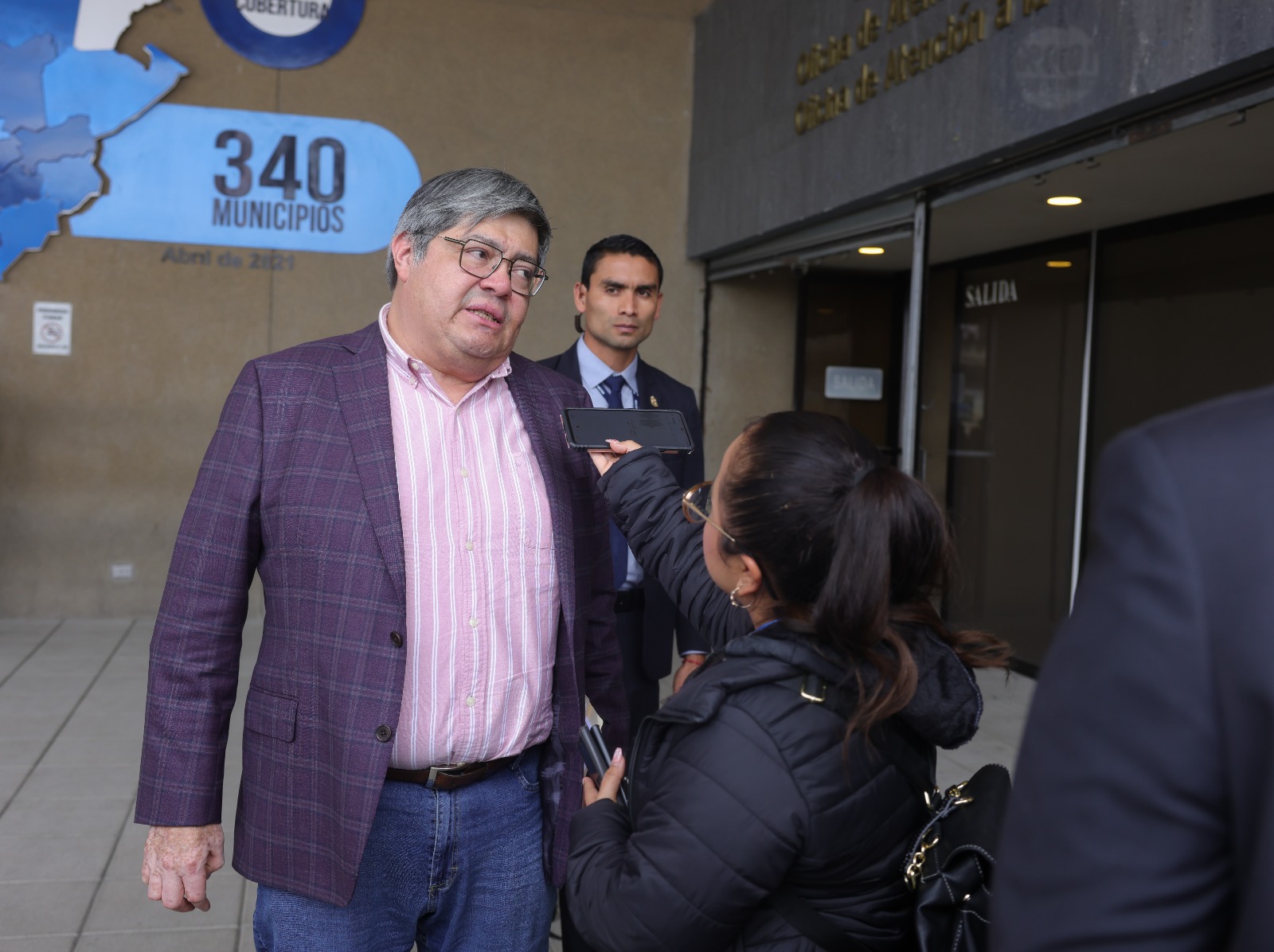 Ministro de Gobernación denuncia espionaje y difamación en redes sociales