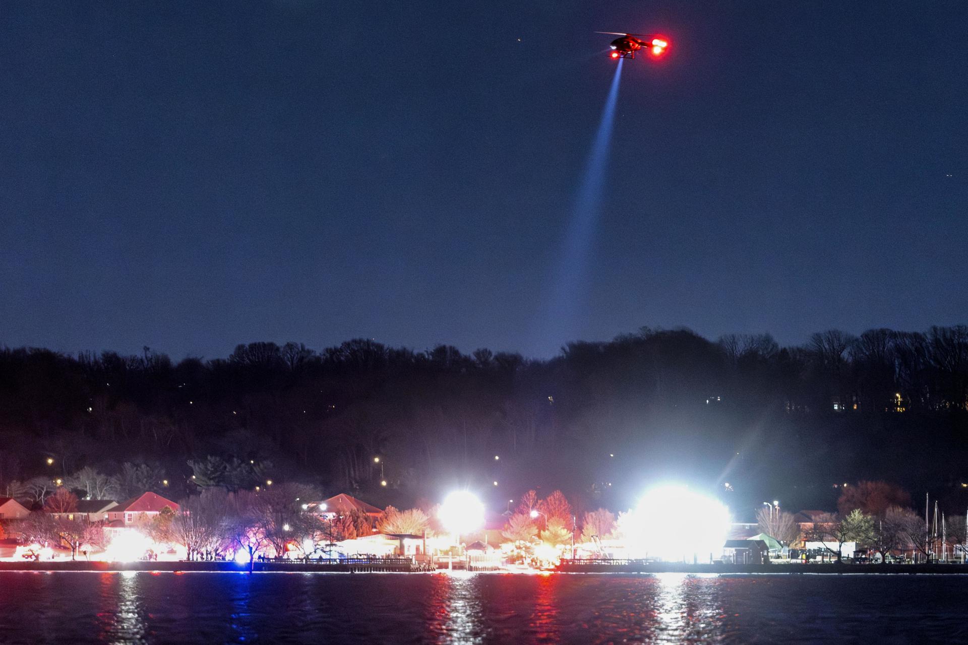 Avión comercial choca con helicóptero del Ejército en Washington, Estados Unidos
