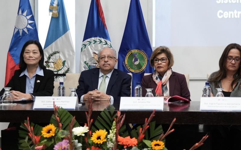 Entrega del desembolso de la República de China (Taiwán) a favor de proyectos del SICA. / Foto: Minex.