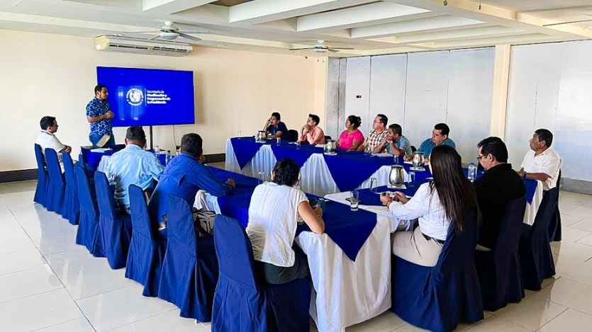 Capacitan a miembros electos del Codede en Petén