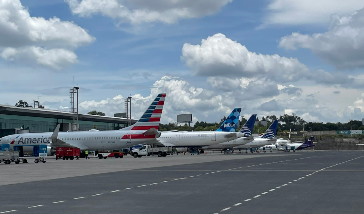 Restablecen actividades en el aeropuerto La Aurora