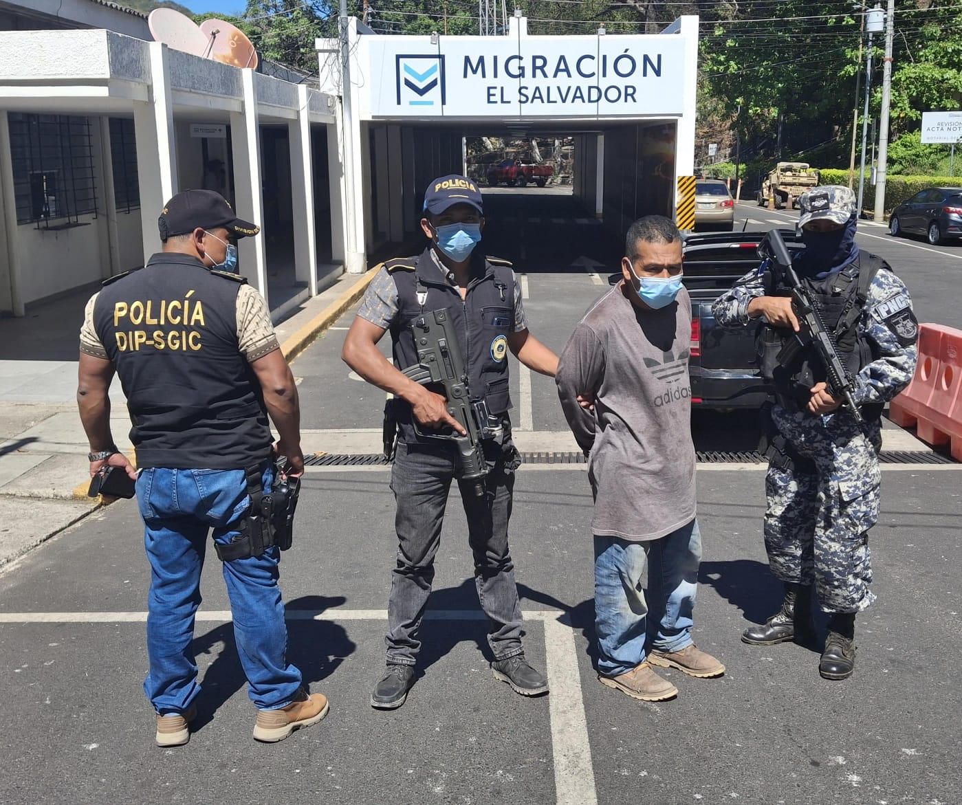 Guatemala entrega a salvadoreño buscado por su país. / Foto: PNC.