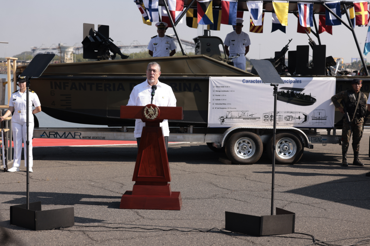 El presidente Arévalo participó del 66 aniversario de la Marina Nacional