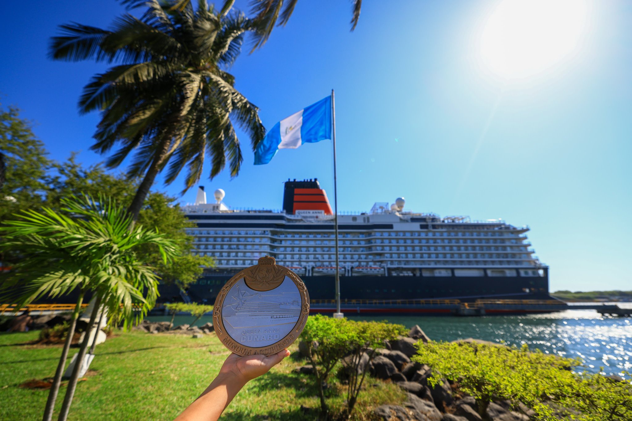 Crucero Queen Anne arriba a Guatemala. / Foto: Inguat.
