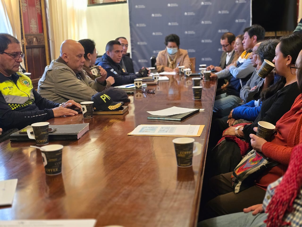 Gobernadora de Quetzaltenango se reúne con los Cocode para abordar seguridad y ordenamiento vial