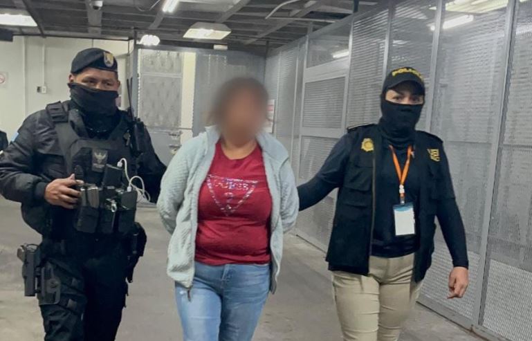 Genoveva “N”, de 40 años, quien se presume que es la líder de esta estructura. / Foto: PNC.