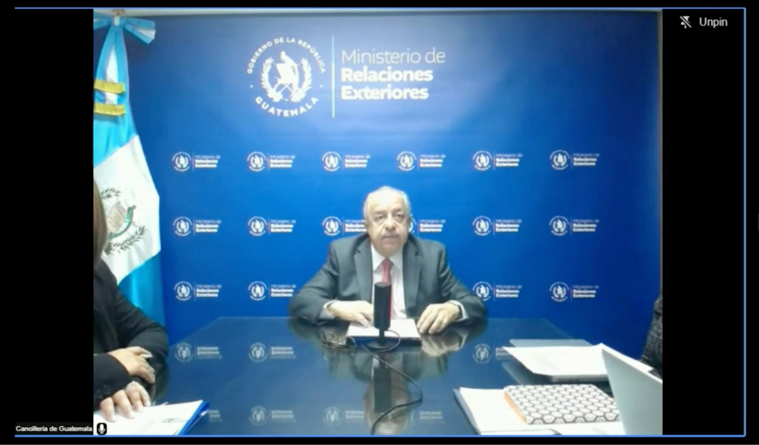 Ministro de Relaciones Exteriores, Carlos Martínez.