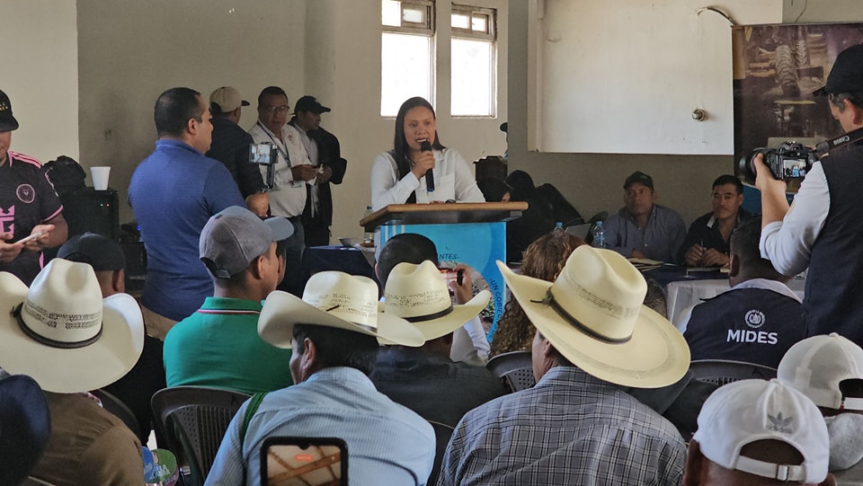Gobierno impulsa el programa Mano a Mano en San Carlos Alzatate