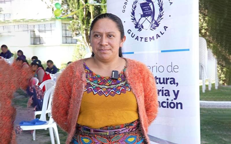 La agricultora Rebeca Hernández, de Olintepeque, considera que la nueva variedad de maíz blanco ICTA Altiplano tiene 100 puntos.
