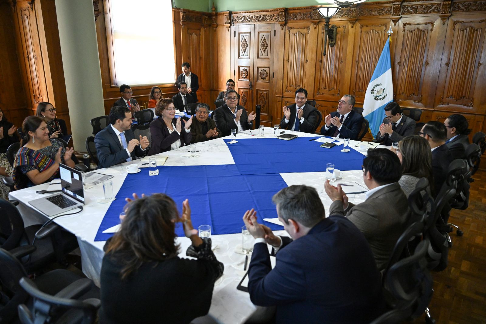 El Presidente Bernardo Arévalo participa en reunión de la CNC. / Foto: Byron de la Cruz.