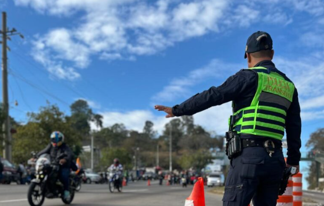 La caravana, que combina fervor religioso y cultura motociclista, contó con un amplio operativo de seguridad. / Foto: Mingob