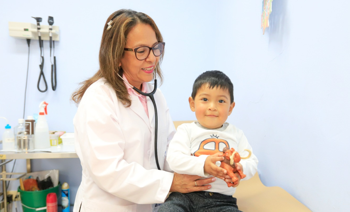 Entidades felicitan a mujeres médicas de Guatemala en su día