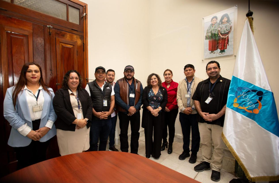 Fortalecen programas para la niñez y adultos mayores en Petén