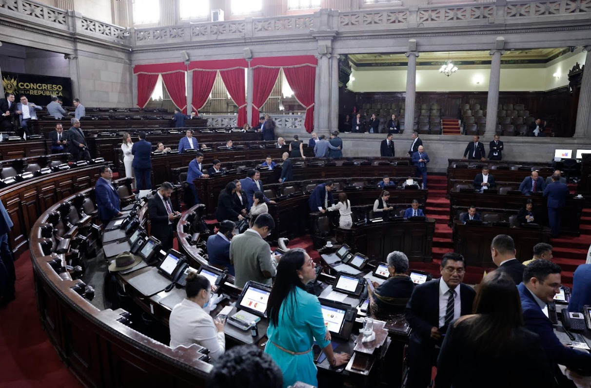 Falta de “quorum” impide inicio de interpelación al ministro Abelardo Pinto