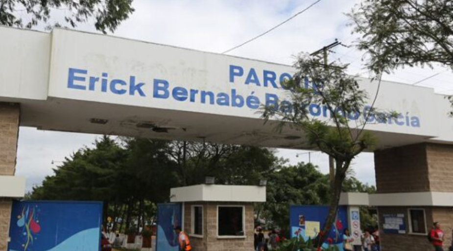 Parque Erick Barrondo es utilizado como albergue para retornados. /Foto: MCD.