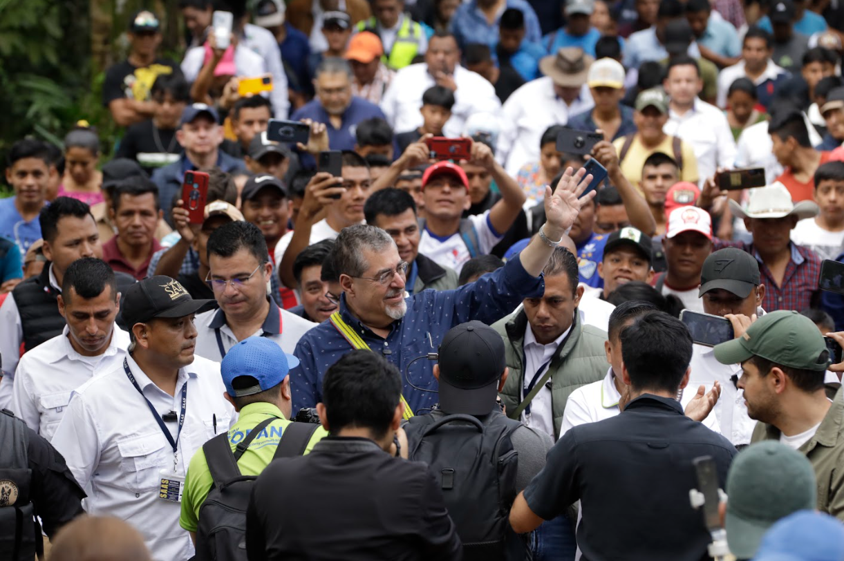 Presidente en el arribo para inaugurar Rutas del Desarrollo. / Foto: Alex Jacinto.