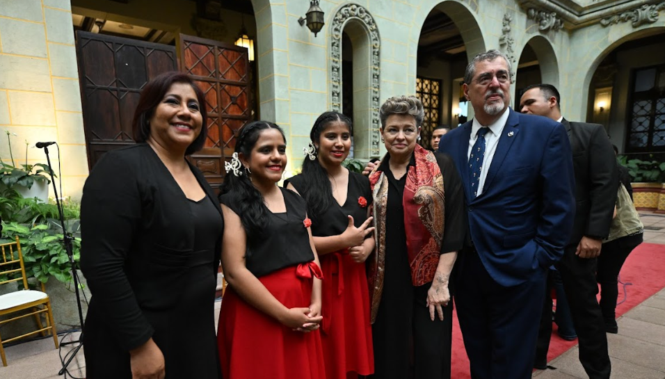 Presidente y la primera dama participaron en el segundo aniversario del Coro Nacional para Personas con Discapacidad. (Foto: Byron de la Cruz)