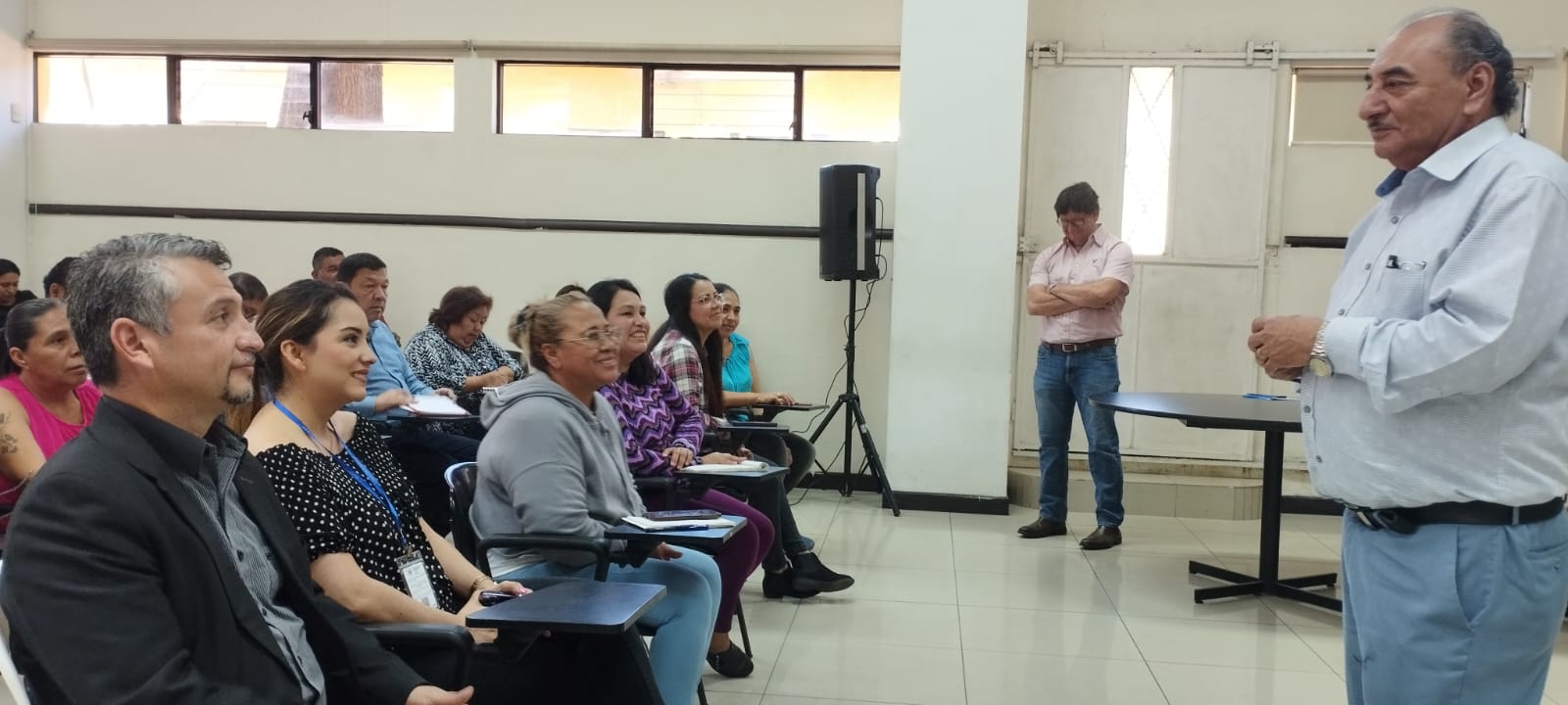 CIV capacita a colaboradores sobre la clasificación de basura. /Foto: CIV.