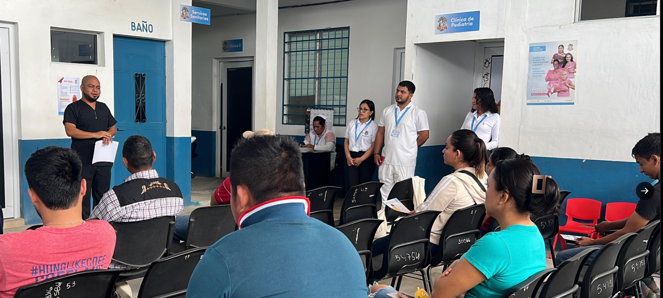 Charla de medidas de prevención del cáncer. / Foto: IGSS.