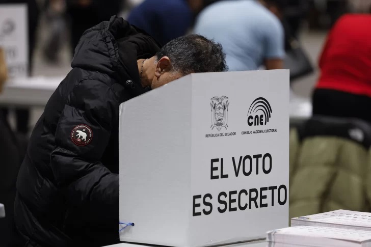 Miles de ecuatorianos acuden a las urnas para elegir nuevo presidente y miembros de la Asamblea Nacional (Congreso).