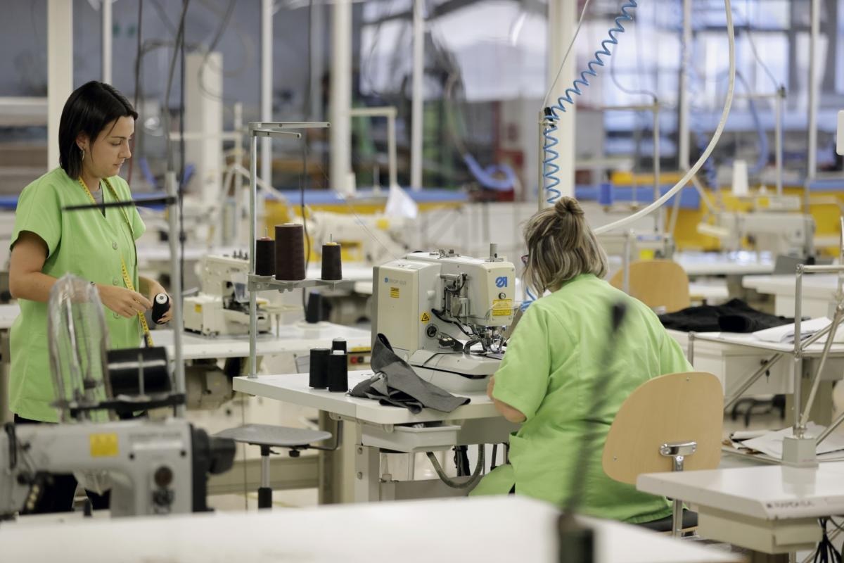 La creación de empleo se estanca en América Latina, señala la OIT.