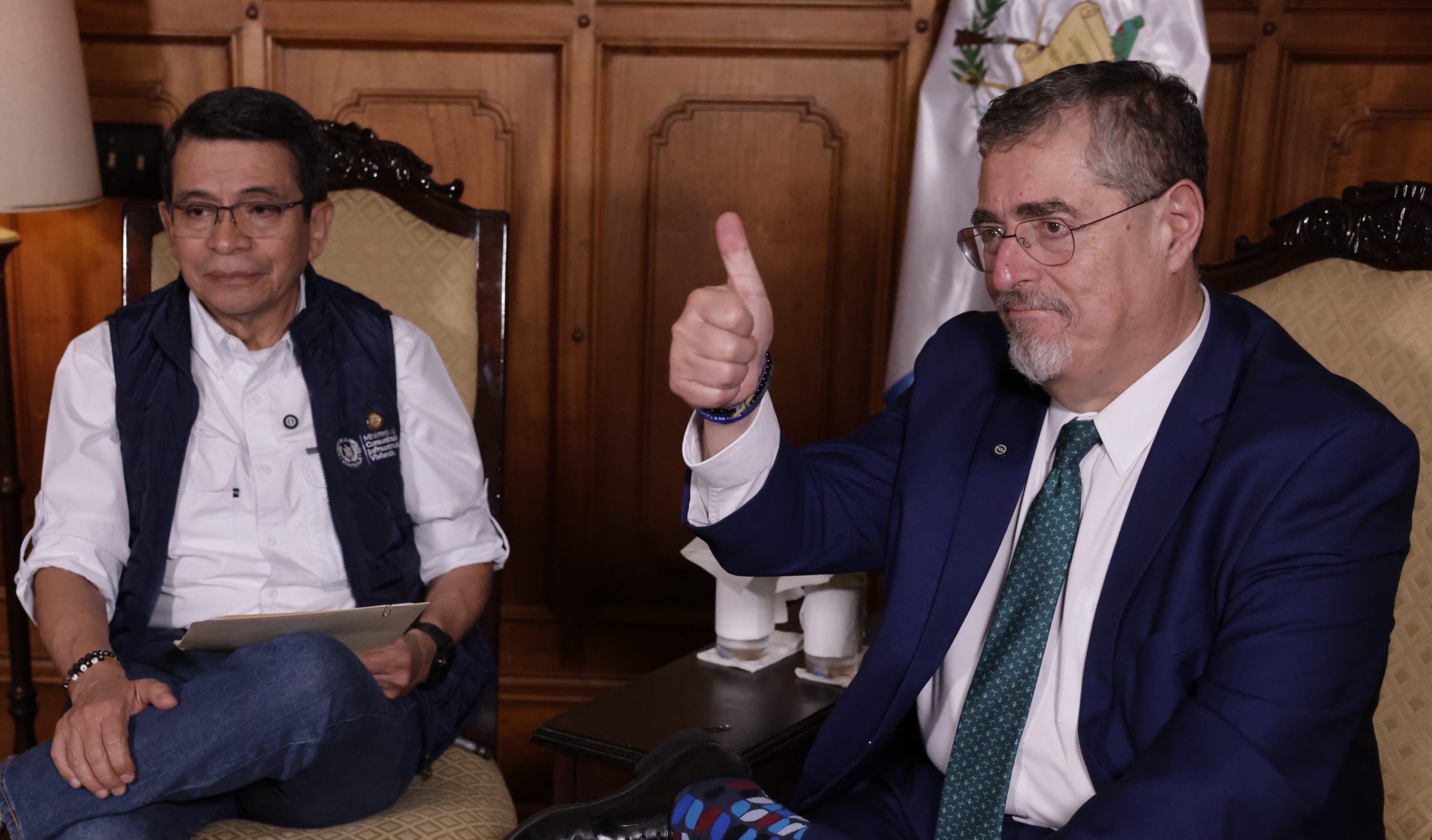 El mandatario Bernardo Arévalo y el ministro de Comunicaciones. / Foto: Daniel Ordóñez