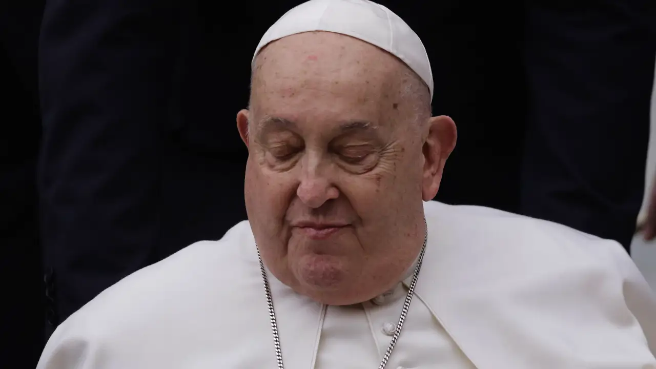 El papa Francisco pide por el cese de la guerra en el mundo. / Foto: Lecturas.