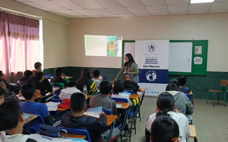 Estudiantes de San Marcos se beneficiaron con charla informativa sobre protección animal. / Foto: MAGA.